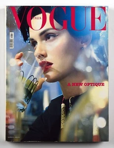 VOGUE ITALY Magazine No.614 October 2001 - AMBER VALLETTA, STELLA TENNANT - Picture 1 of 4