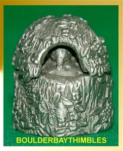 TCC PEWTER THIMBLE - CURIOSITY SET 1992 - Mole in Mole Hole - 2 Parts - Picture 1 of 5
