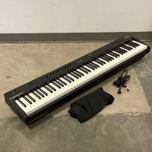 Roland RD-88 88-key Stage Piano w/Speakers - Picture 1 of 5