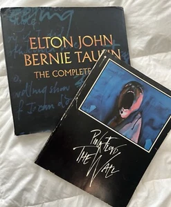 2 Music Beautiful Lyrics Book/Elton John/ Pink Floyd /Like New - Imagen 1 de 1