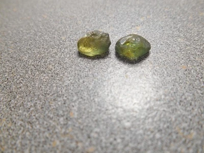 Zafiro facetado áspero. 2 uds. 4,3 cts. limpio. Songea. Foto 1 de 2