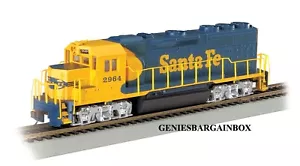 Locomotiva HO scala 1:87 SANTA FE GP-40 numero strada 2964 BACHMANN nuova 63526 - Foto 1 di 1