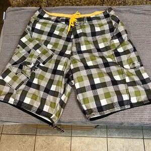 DC SHOES BOARD SHORTS size 36 BLACK GREEN WHITE PLAID Swim Surf Skate - Imagen 1 de 9