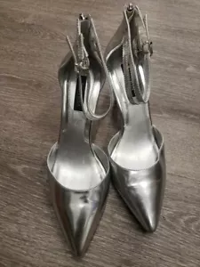 White House Black Market High Heels Amira Pumps Silber Größe 10M Lederlaufsohle - Bild 1 von 9