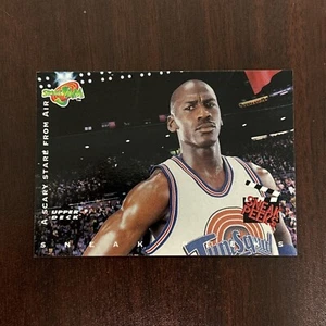 Michael Jordan 1996 Upper Deck Space Jam # 56 Sneak Peaks A Scary Stare From Air - Picture 1 of 2