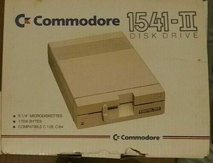 FLOPPY 1541 II  CON SCATOLA E CAVI  ALIMENTATORE  C 64 - VIC 20 FULL WORKING 