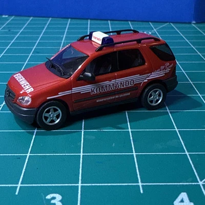 Busch escala HO 1:87 Mercedes Cuerpo de Bomberos Austriacos Jefe de Emergencia Foto 1 de 4