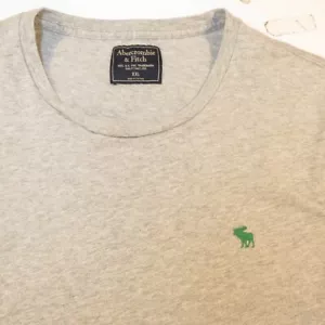ABERCROMBIE & FITCH A&F TEE T SHIRT Mens XXL 2XL Gray w/ Green Moose - Picture 1 of 3