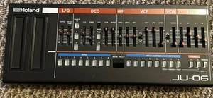 Roland Boutique JU-06 Sound Module/Synth/Analogue/Digital/Retro/Synthesizer/USB - Picture 1 of 4