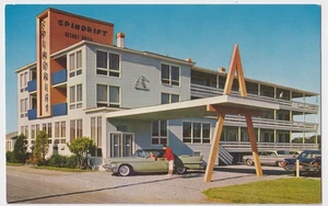 AUTOMOTIVE 1958 CADILLAC AT SPINDRIFT RESORT MOTEL, HAMPTON BEACH NEW HAMPSHIRE - Picture 1 of 2