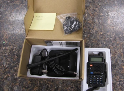 Brand NEW Baofeng UV-5R Professional FM Transceiver w/ Charger Ear Piece -HU33 - Image 1 of 4