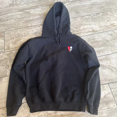 Riot Society Sudadera con Capucha Para Hombres Pequeña Negra Sudadera con Capucha Suéter Corazón Roto Foto 1 de 4