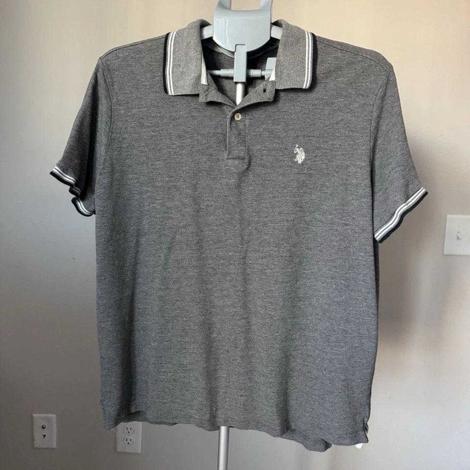 Camisa polo masculina cinza grande manga curta mistura de algodão EUA Assn excelente - Imagem 1 de 4