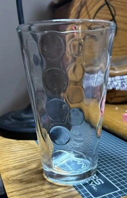 Vidrio de pinta con diseño de círculo Libbey usado (1) UNA marcas normales de arañazos observadas en las fotos Foto 1 de 4