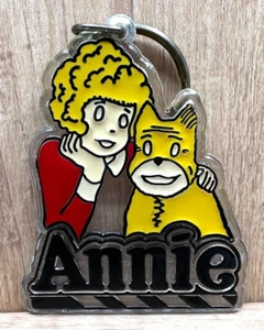 Llavero de acrílico Little Orphan Annie & Dog Sandy 1982 de colección aplausos - Imagen 1 de 4