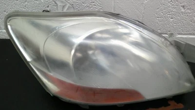 Faro delantero izquierdo y derecho Toyota Yaris 2009 caja 55 Foto 1 de 4