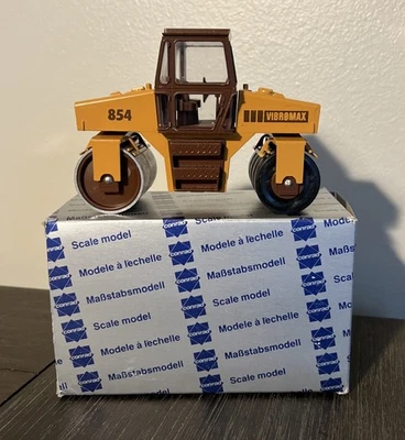 Conrad Germany 1:35 VIBROMAX W 854 ROAD ROLLER Construction Site Vehicle MIB - Image 1 of 4