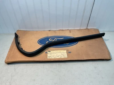 FORD LTD GALAXIE 500 RH 1974 NUEVO EN STOCK PARACHOQUES DELANTERO ALMOHADILLA... PRINCIPIOS 74 NUEVO EN CAJA Foto 1 de 4