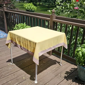 Vintage gelb mit lila Streifen Saum Tischdecke quadratisch 48x48 Polyester/Rayon? Sehr guter Zustand - Bild 1 von 7