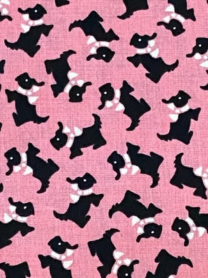 Tela de algodón rosa Judie Rothermel UNT GRACE con pequeños perros escocés negros 1,5 yardas Foto 1 de 4