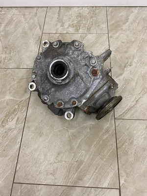 18-21 MERCEDES-BENZ C300 W205 FRONT DIFFERENTIAL AXLE CARRIER A2053350201 OEM - Image 1 of 4