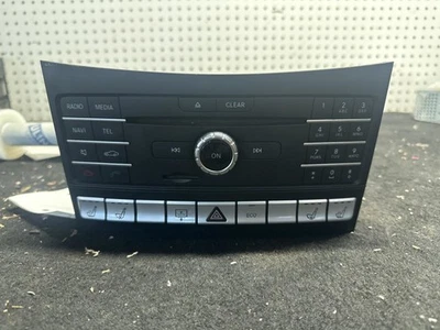 Аудиооборудование радиоприемник типа 218 подходит для 17–18 MERCEDES CLS-CLASS 1987170 - Изображение 1 из 4