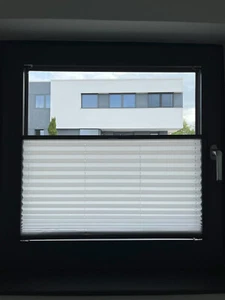 Foligno-4470 Plissee Verspannt VS2 ohne Bohren Klebetechnik 725x710cm - Bild 1 von 3