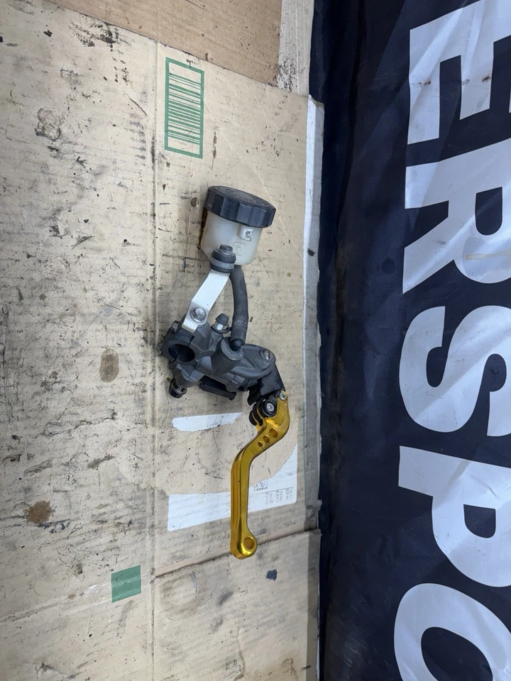 08-11 Honda CBR1000RR OEM Depósito de cilindro maestro de freno delantero Foto 1 de 4