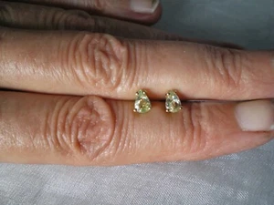 Merelani Mint Garnet stud earrings, 0.8 carats, 0.29 grams of 9k Yellow Gold - Picture 1 of 12