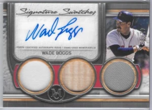 2023 Topps Museum Collection Signature Swatches Triple Relic Wade Boggs #SWTRAWB - Picture 1 of 3