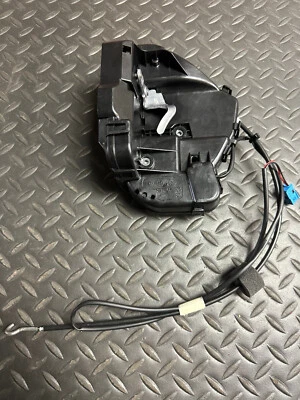 Cerradura de puerta Mercedes-Benz - 211-730-06-35 - para Mercedes-Benz E500, E320 y más Foto 1 de 4