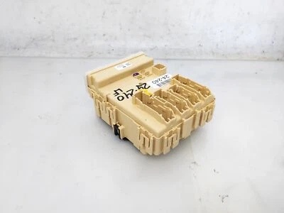 Toyota Rav4 Le 2013-2015 2,5 L tracción delantera cabina conductor caja de conexiones de fusibles 82730-42720 Foto 1 de 4