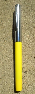 Penna stilografica Sheaffer cartuccia plastica gialla e cromo pennino M vintage anni 60? - Foto 1 di 4