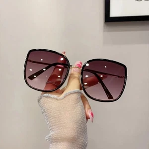 Occhiali da Sole da Donna Quadrati Oversize con Montatura in Metallo - Picture 1 of 6