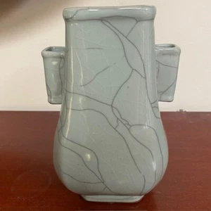 A Ge-Type Vase Chinese Crackle Ice Crack Pattern Celedon 8 Sides 9 in Tall - Picture 1 of 7
