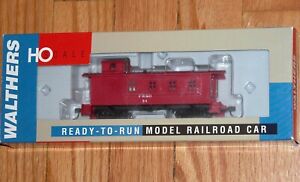 HO WALTHERS 932-7565 4 WINDOW CABOOSE (CB&Q STYLE) FORT WORTH & DENVER FT&D 94