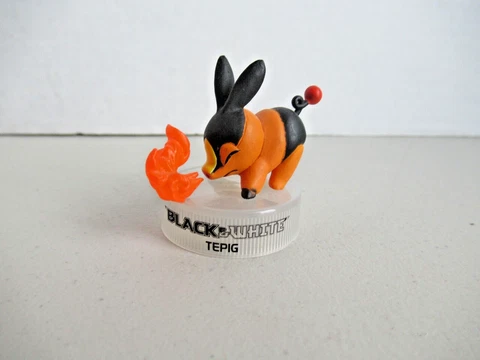 Pokemon Black & White Tepig Figure with Base Cover