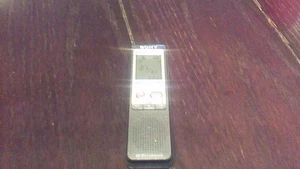 Sony ICD-P520 (256 MB, 130 Hours) Handheld Digital Voice Recorder - Picture 1 of 4