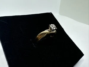 Vintage 10K Yellow/White Gold Platform Diamond Stones Ring 1.17g, Sz 5.25 - Picture 1 of 13