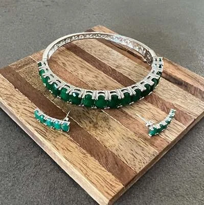 Juego de joyas de esmeralda simulada enchapado en plata conjunto de pulsera y pendientes de esmeralda Foto 1 de 4