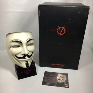 DC Direct Gallery V FOR VENDETTA Guy Fawkes Mask Movie Prop Replica COA /500 HTF - Afbeelding 1 van 17