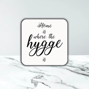 Home is where the Hygge is montaña rusa regalo bebida montaña rusa danés noruego - Imagen 1 de 1