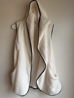 Ya Los Angeles Cozy White Sherpa Vest with Black Trim Size Small - Image 1 of 4
