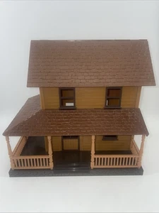 New Ray Two Story Western Frontier Ranch House. Dach öffnet sich. Für 2" Maßstab 1:32 - Bild 1 von 9