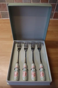 LAURA ASHLEY SET of 4 Cake Forks - Albertine Design - Pretty Floral - NEW & BOX - Picture 1 of 5