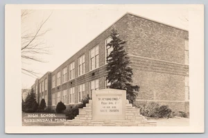 Postal RPPC Robbinsdale High School en Robbinsdale, MN. - Imagen 1 de 2