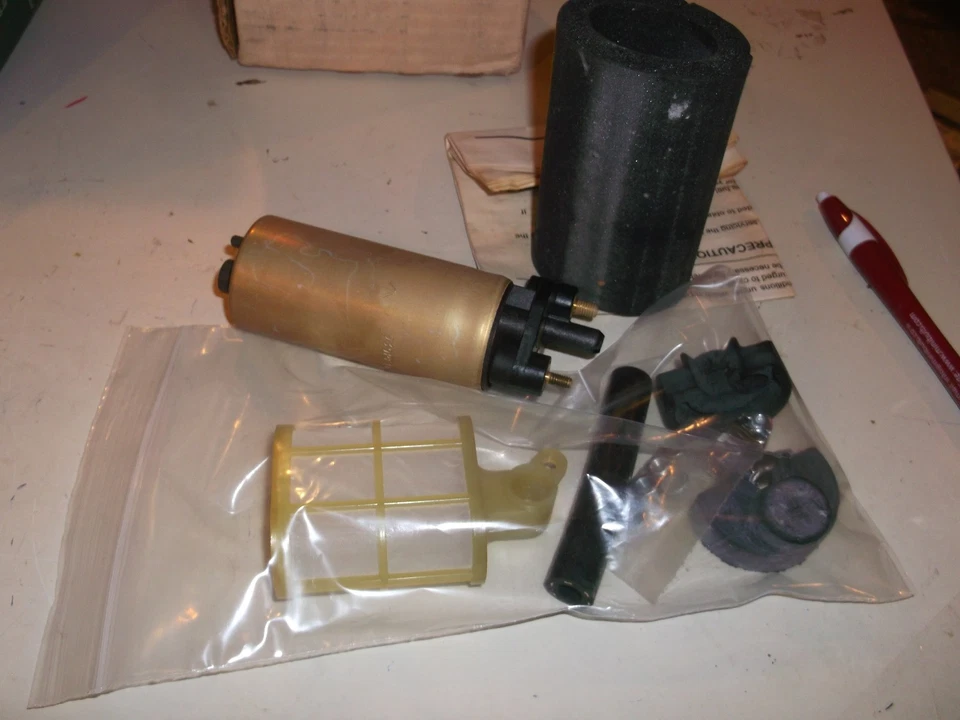 COLT 1986-91-SUZUKI SIDEKICK-1992- MIRAGE 1985-89 EAGLE NUEVA BOMBA DE COMBUSTIBLE Y FILTRO Foto 1 de 1