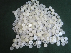 12 Knöpfe ,Hemdknöpfe, Blusenknöpfe, Wäscheknöpfe 11 mm, 2-Loch DDR - Bild 1 von 2