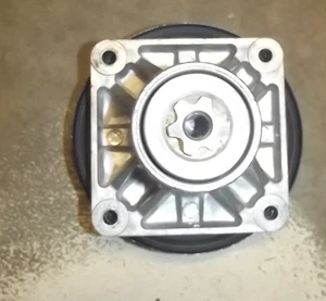 Conjunto de husillo MTD 918-0116C NUEVO EN STOCK T85 OEM PIEZA GENUINA - Imagen 1 de 2