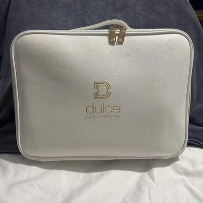Технический набор Dulce Lash Artistry Lash Essential с белым чехлом - Изображение 1 из 4